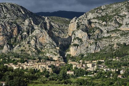France, Alpes-de-Haute-Provence (04), Parc Naturel Régional du Verdon, Moustiers-Sainte-Marie, labellisé Les Plus Beaux Villages de France