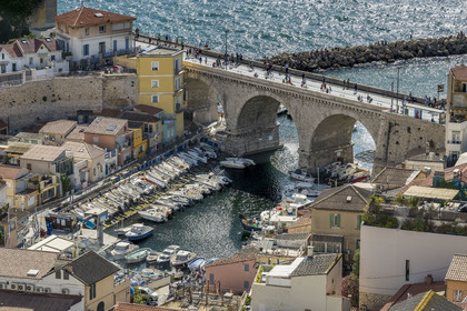France, Bouches-du-Rhône (13), Marseille, quartier d'Endoume, le Vallon des Auffes et son petit port de pêche