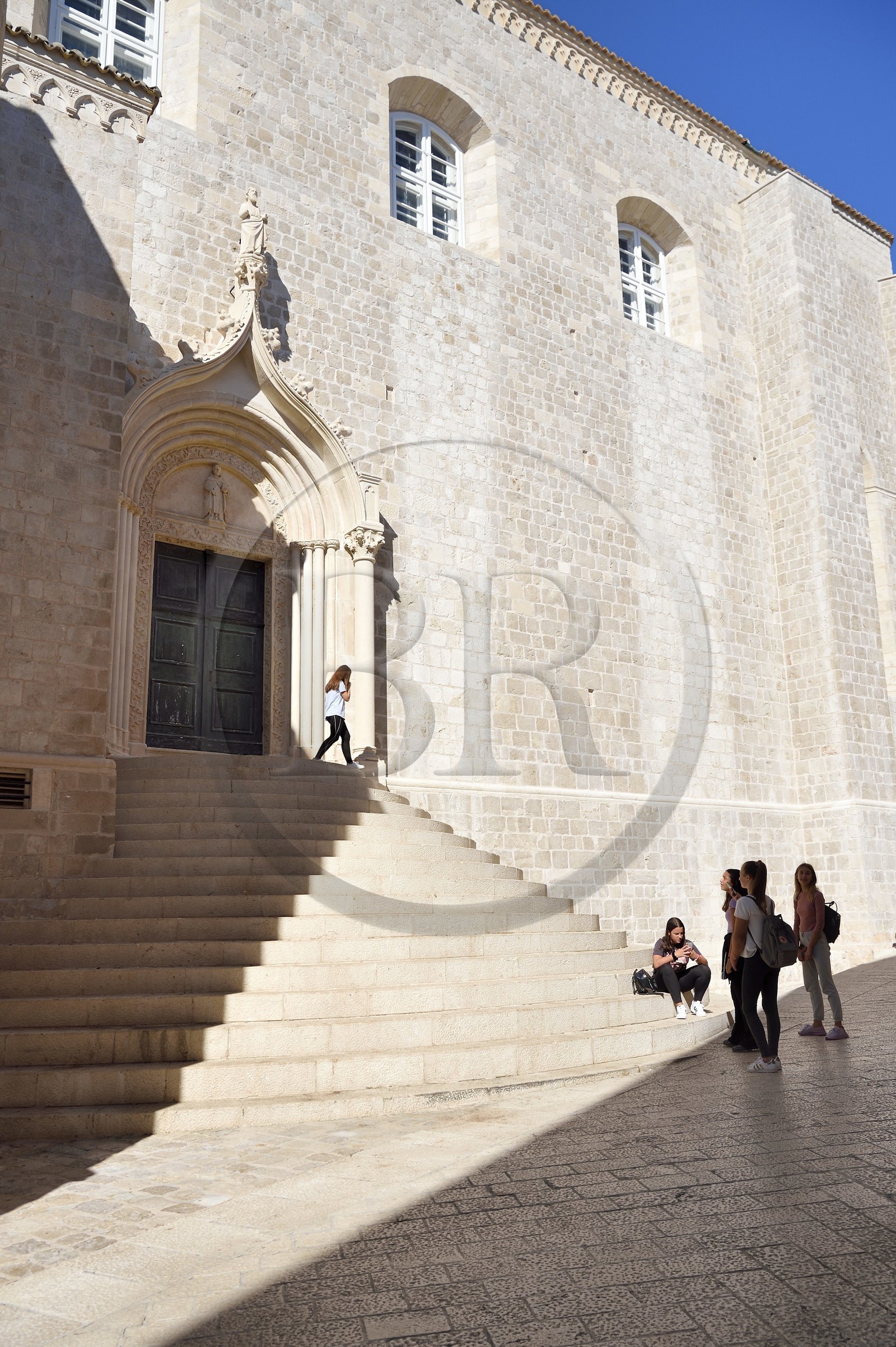 Croatie, Dalmatie, cote dalmate, Dubrovnik, centre historique classé Patrimoine Mondial de l'UNESCO, escalier du couvent dominicain (Dominikanski samostan)