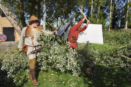 France, Calvados (14), Hérouville-Saint-Clair, Domaine de Beauregard, le parc historique Ornavik, reconstitution d'un campement viking de l'an 1000,  espace composé de tentes que les vikings emmenaient avec eux en expédition