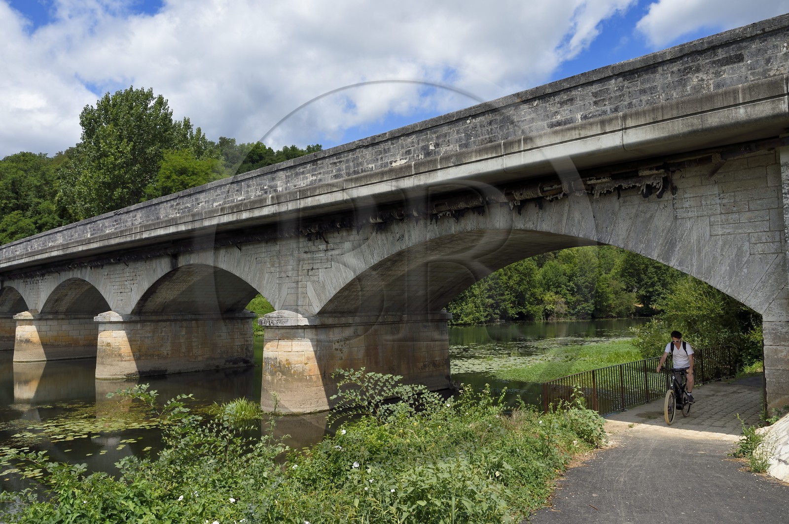 France, Dordogne, Perigord Blanc, Neuvic, the Greenway cycle route (Veloroute Voie verte) along the river Isle, the bridge of the road Station