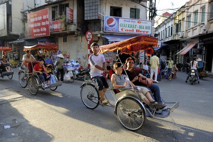 Vietnam, Hanoi, Rickshaw traffic in the old city