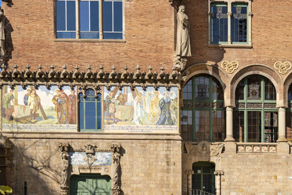Espagne, Catalogne, Barcelone, quartier d'El Guinardo, ancien Hospital de la Santa Creu i de Sant Pau classé Patrimoine Mondial de l'UNESCO, de style moderniste par l'architecte Domenech i Montaner, aujourd'hui un musée et un centre culturel, batiment de l'administration