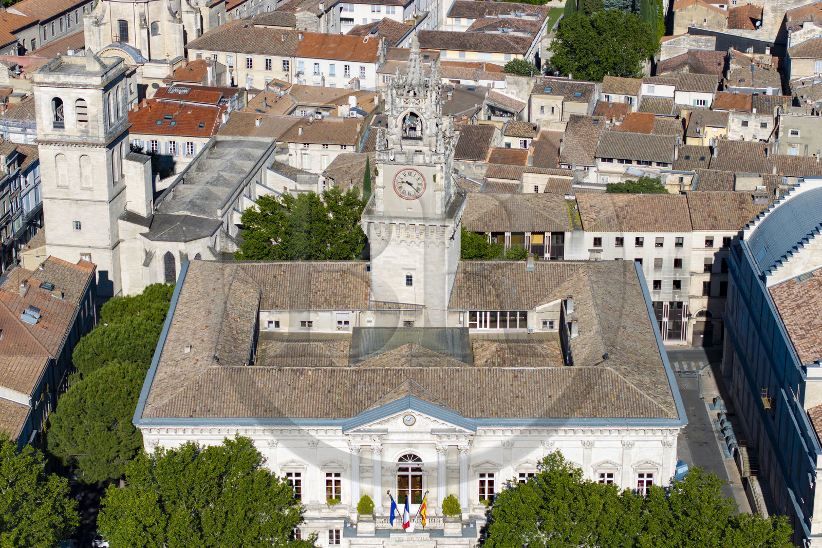 France, Vaucluse (84), Avignon, l'hôtel de Ville et son clocher (vue aérienne)
