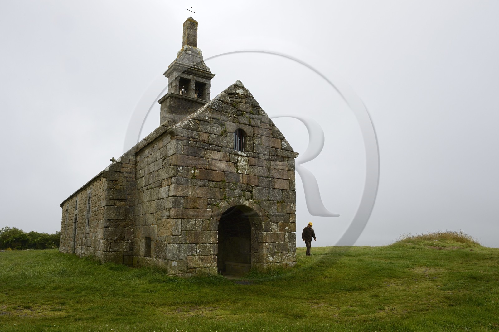 France, Côtes-d'Armor (22), chapelle Saint-Hervé au sommet du Menez Bré
