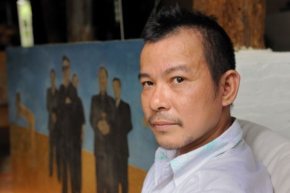 Vietnam, Hanoï, artiste peintre contemporain Le Hong Thai dans sa maison et atelier