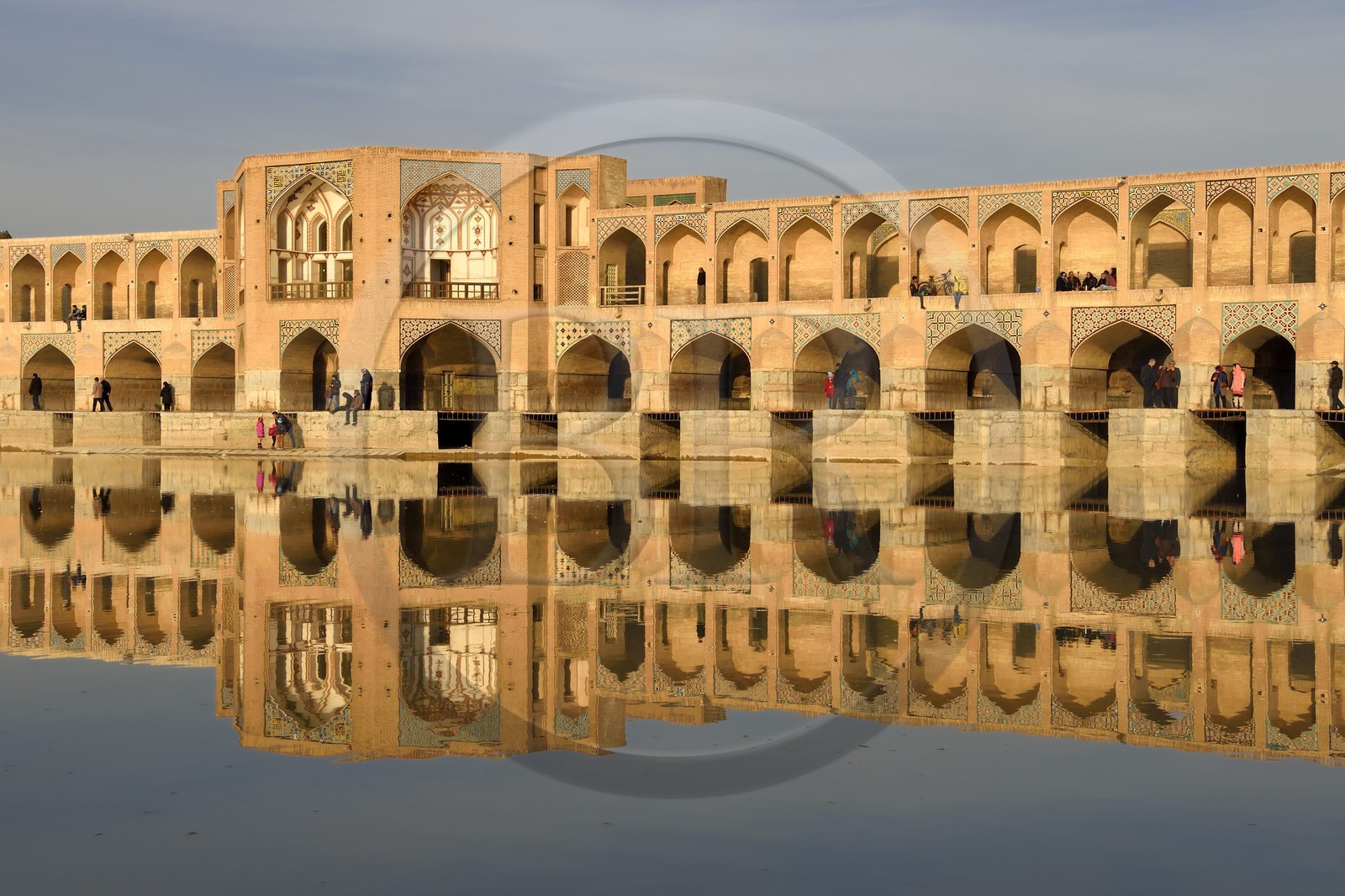 Iran, province d'Ispahan, Ispahan, Pont Khaju sur la rivière Zayandeh Iran, province d'Ispahan, Ispahan, Pont Khaju sur la rivière Zayandeh