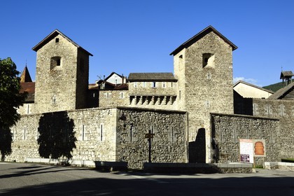 France, Alpes de Haute Provence, Parc National du Mercantour (Mercantour National Park) and Vallee du Haut Verdon, Colmars les Alpes fortified by Vauban in the late 17th century, outer wall of the Porte de Savoie