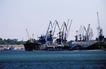 Estonie (Pays Baltes), région de Harju, Tallinn, capitale européenne de la culture 2011, port de commerce