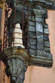 France, Var (83), Saint-Tropez, petit oratoire en serpentinite du XVIème siècle rue Sibille