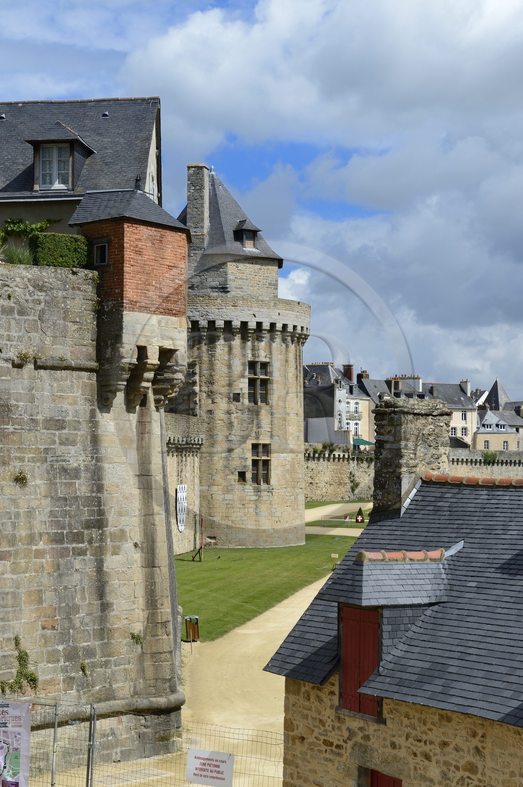 France, Morbihan (56), Golfe du Morbihan, Vannes, la Tour du connétable et les remparts