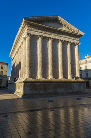 France, Gard (30), Nîmes, la Maison Carrée, ancien temple romain du Ier siècle avant JC