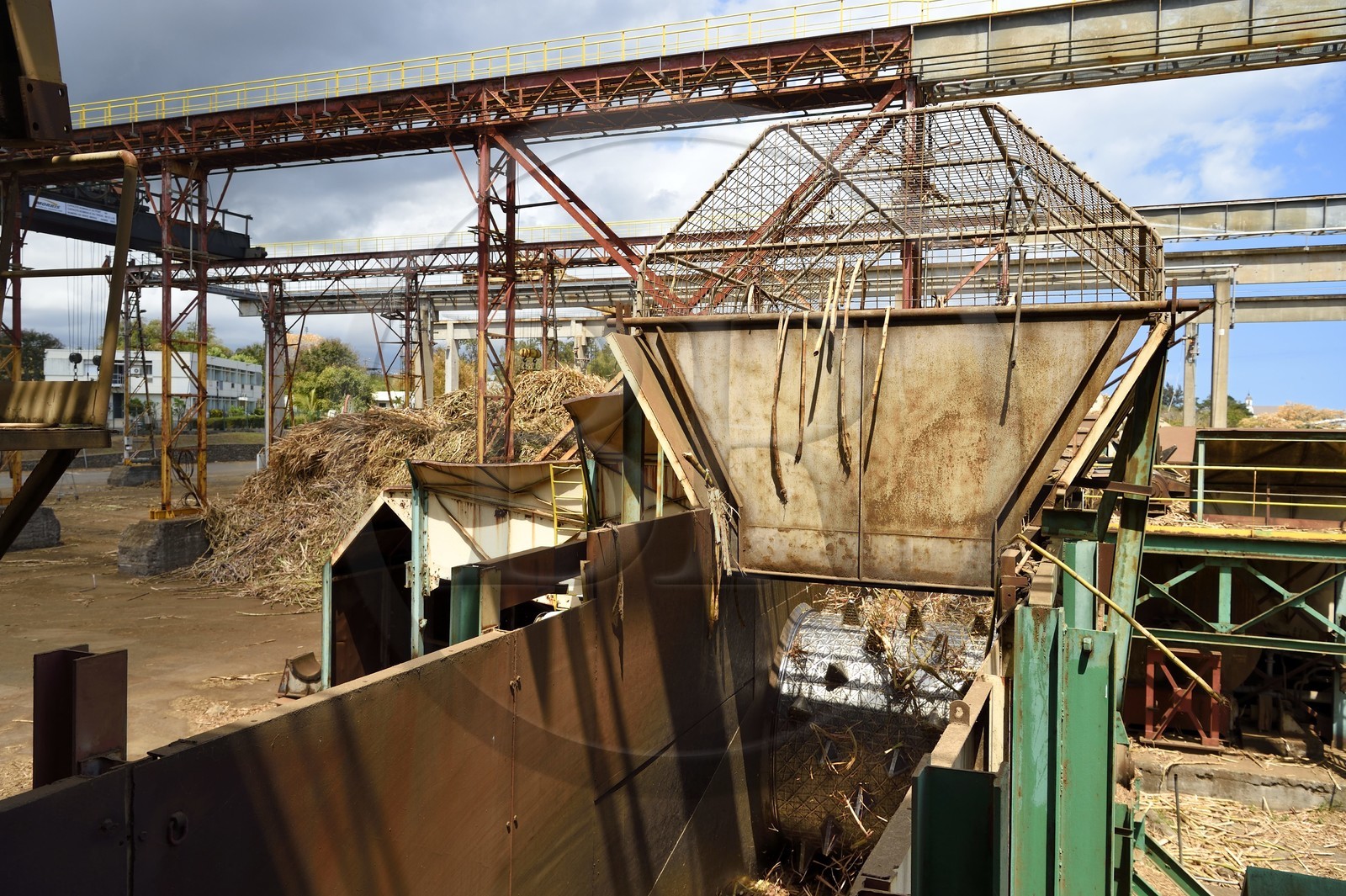 France, Ile de la Reunion, Saint-Louis, l'usine sucrière du Gol, broyage de la canne à sucre France, Ile de la Reunion, Saint-Louis, l'usine sucrière du Gol, broyage de la canne à sucre