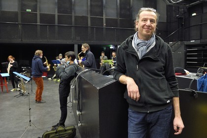 France, Meurthe-et-Moselle (54), Nancy, répétition de la Fanfare des Enfants du Boucher pour la grande fête de la Saint-Nicolas, Nicolas Arnoult en est le chef d'orchestre et compositeur