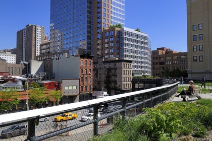 United States, New York, Manhattan, Meatpacking district (Gansevoort Market), the High Line is a park built on a section of the former elevated freight railroad spur