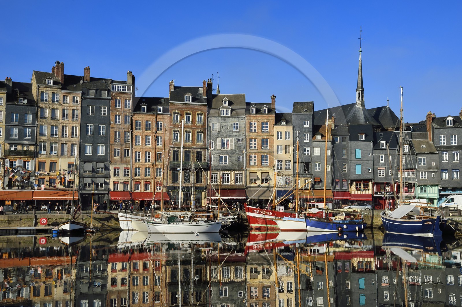 France, Calvados (14), Pays d'Auge, Honfleur, le Vieux-Bassin, le quai Sainte-Catherine France, Calvados (14), Pays d'Auge, Honfleur, le Vieux-Bassin, le quai Sainte-Catherine