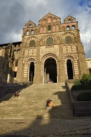 France, Haute-Loire (43), Le Puy-en-Velay, étape des chemins de Compostelle, la cathédrale Notre-Dame-de-l'Annonciation du XIIe siècle classée Patrimoine Mondial de l'UNESCO