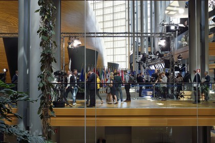 France, Bas-Rhin (67), Strasbourg, quartier européen, le Parlement européen, les abords de la grande rue et la partie extérieure de l'hémicycle sur la gauche dans le batiment Louise-Weiss, interview des nouveaux députés lors de la session plénière inaugurale du nouveau Parlement européen le 2 juillet 2019