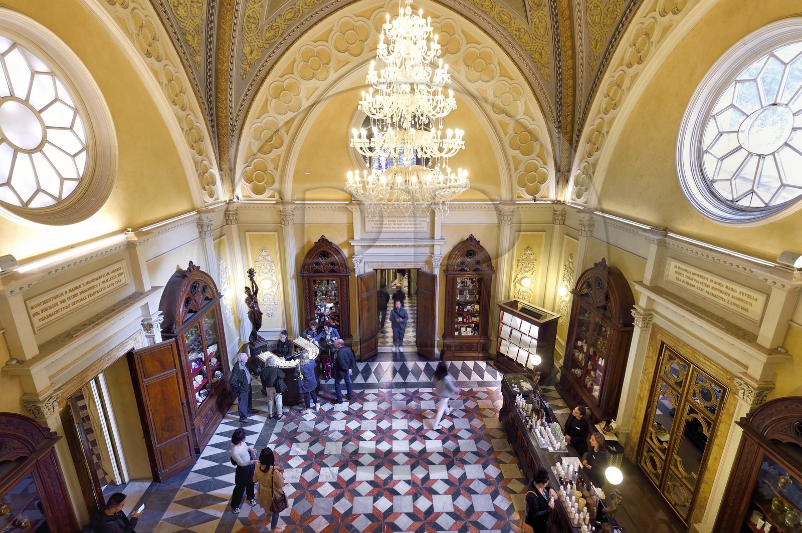 Italie, Toscane, Florence, centre historique classé Patrimoine Mondial de l'UNESCO, Officina profumo, farmaceutica di Santa Maria Novella, ancienne officine d'apothicaire italienne devenue une maison de parfum et de soins corporels, la salle des ventes principale