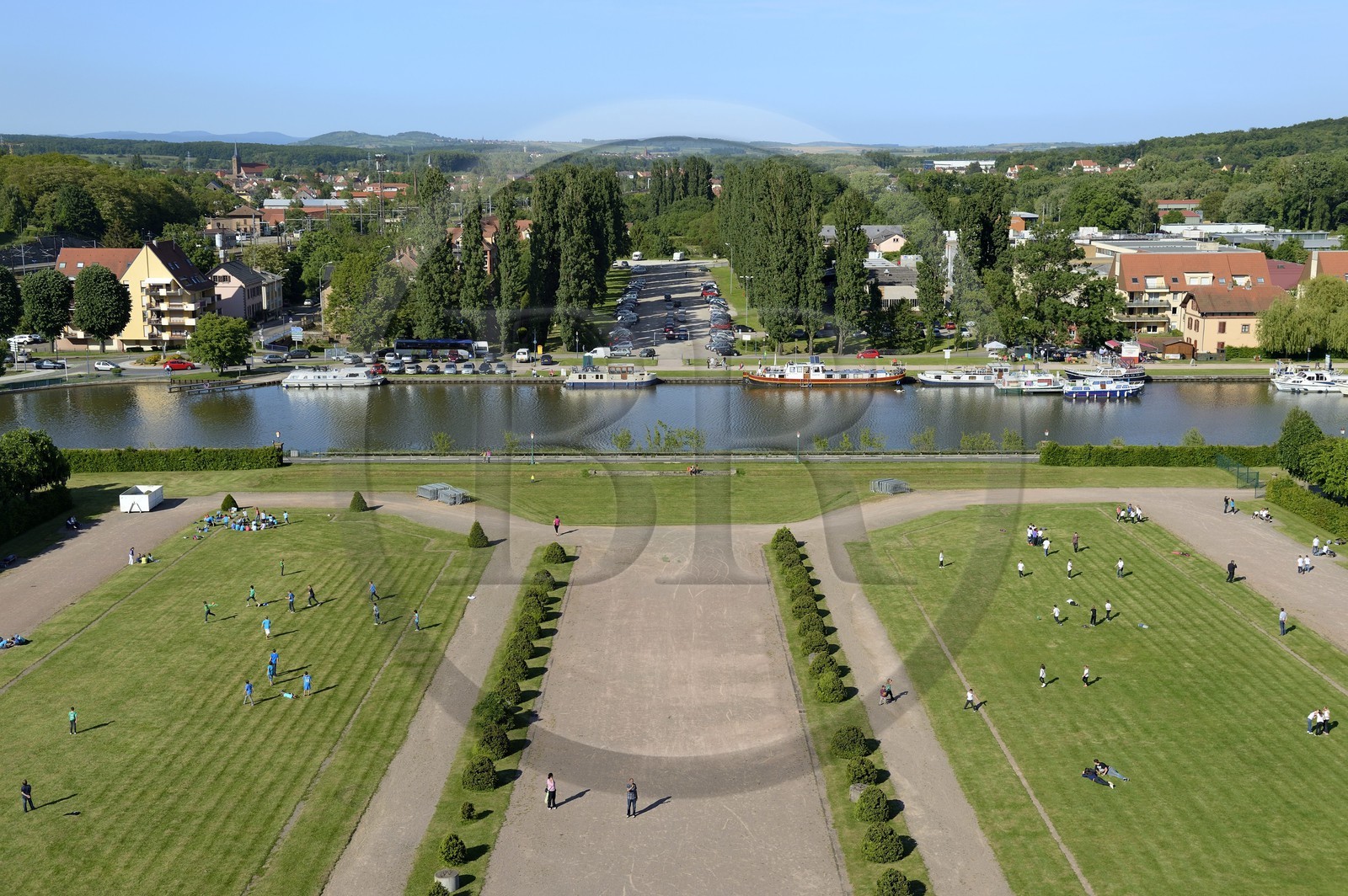 France, Bas Rhin (67), Saverne, canal de la Marne au Rhin au bout du jardin du chateau des Rohan