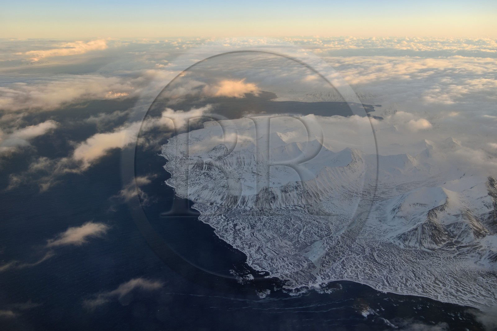Norway, Svalbard, Spitzbergen, Longyearbyen, mountains of the southern region glacial landscape in the Sør-Spitsbergen National Park (aerial view)
