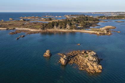 France, Côtes-d'Armor (22), Côte d'Ajoncs, Penvénan, Port Blanc, Ile Saint-Gildas (vue aérienne)