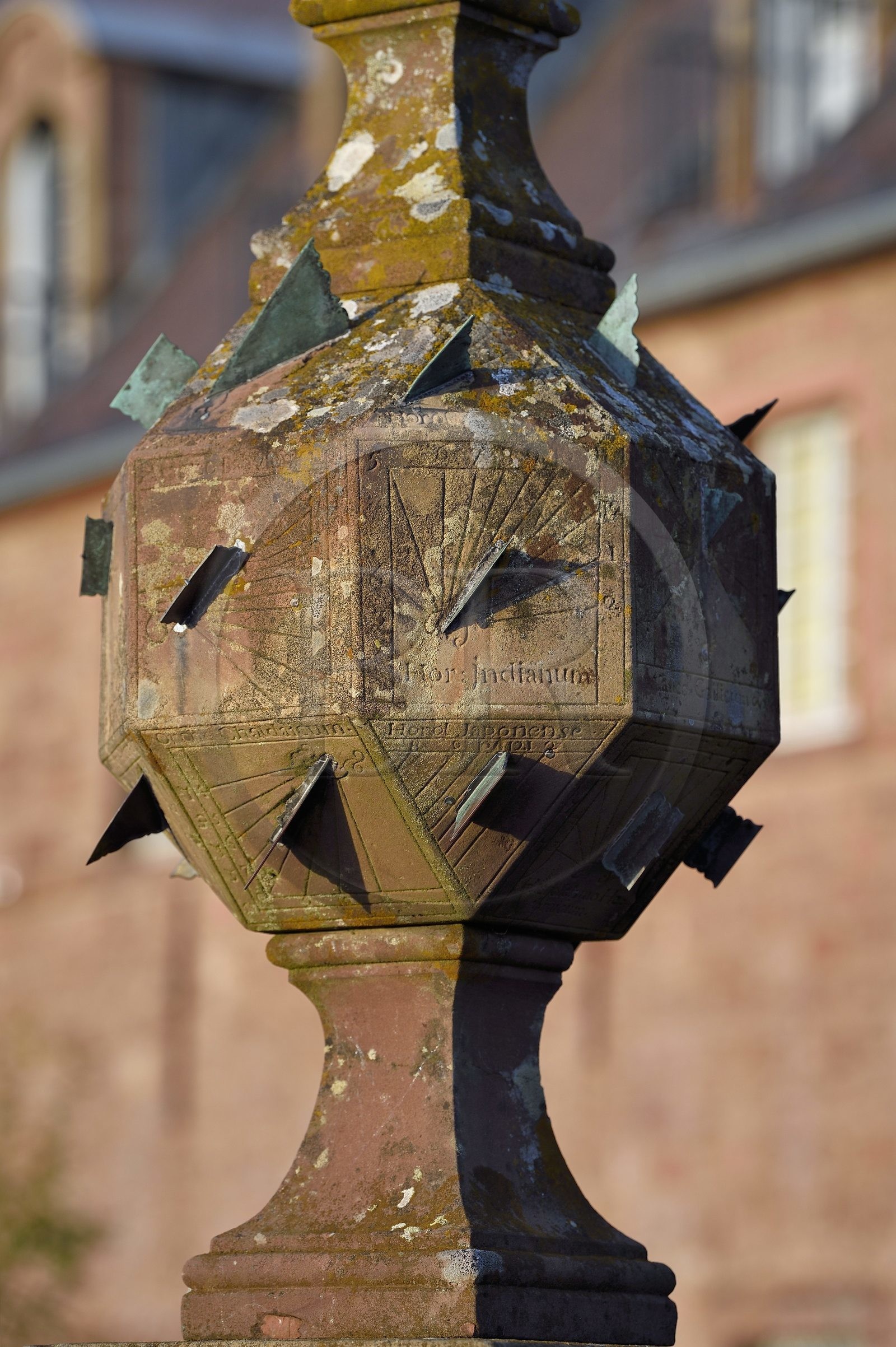 France, Bas-Rhin (67), Mont Saint-Odile, abbaye de Hohenbourg encore appelée couvent du Mont-Sainte-Odile, le cadran solaire geographique à 24 faces du XVIIIème siècle