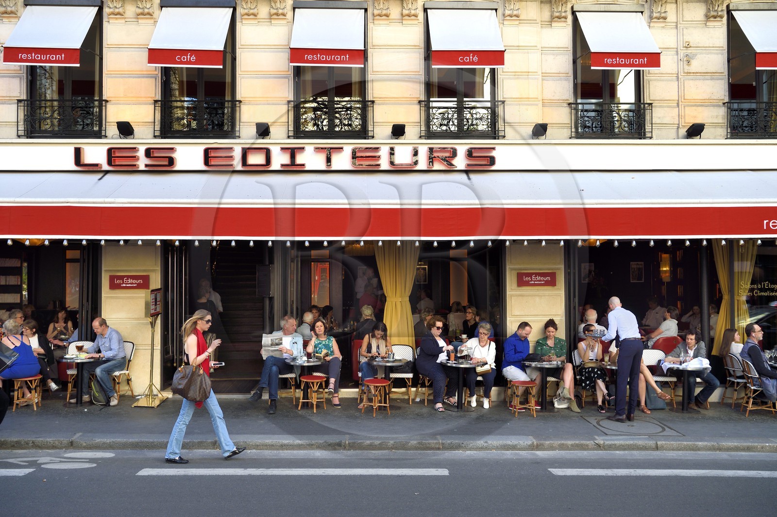 France, Paris (75), Carrefour de l'Odéon, Café les Editeurs