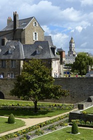 France, Morbihan, Gulf of Morbihan (Golfe du Morbihan), Vannes, the postern gate (porte Poterne) in the ramparts and the Saint Patern church in the background