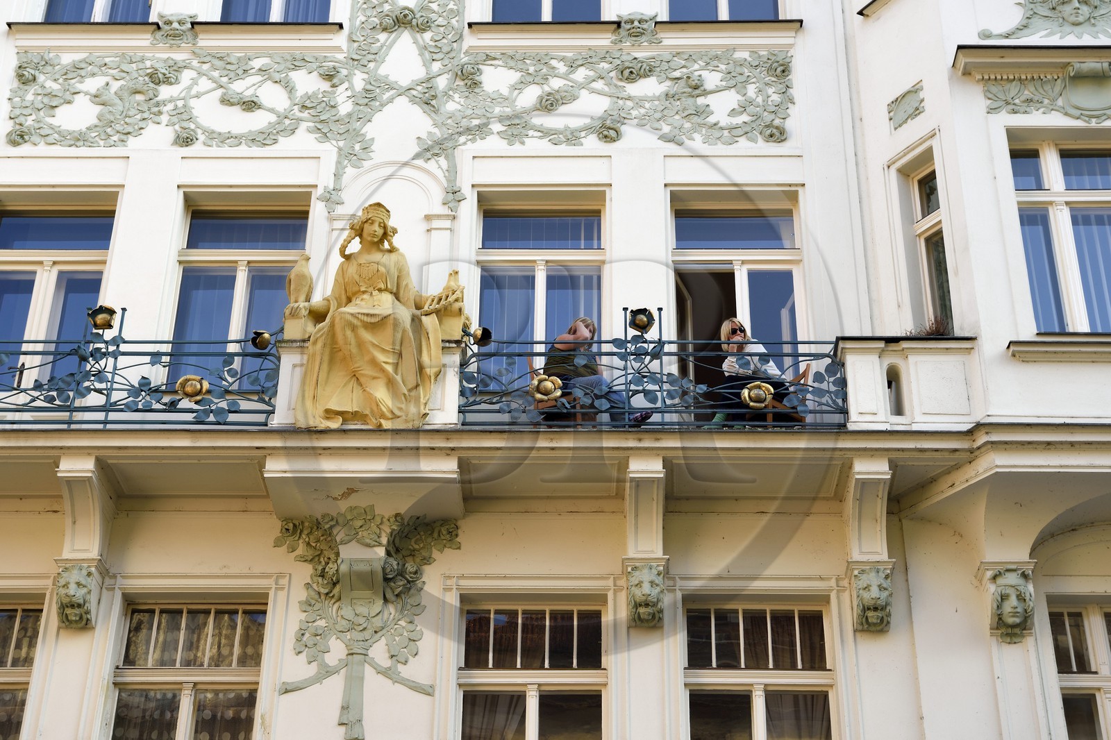 République Tchèque, Prague, centre historique classé Patrimoine Mondial de l'UNESCO, la vieille ville (Stare Mesto), immeuble Art Nouveau (1905) par l'architecte Osvald Polívka au 22 rue Karlova