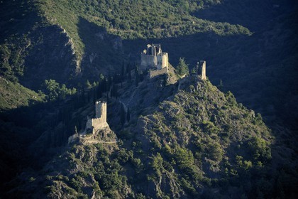 France, Aude (11), les tours du château cathare de Lastours (vue aérienne)