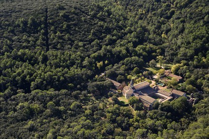 France, Var (83), Abbaye cistercienne du Thoronet (vue aérienne)