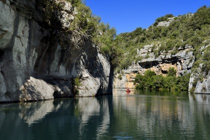 Var (83) rive gauche et Alpes-de-Haute-Provence (04) rive droite, Parc Naturel Régional du Verdon, Basses Gorges du Verdon en aval du lac de Sainte Croix, gorges de Baudinard