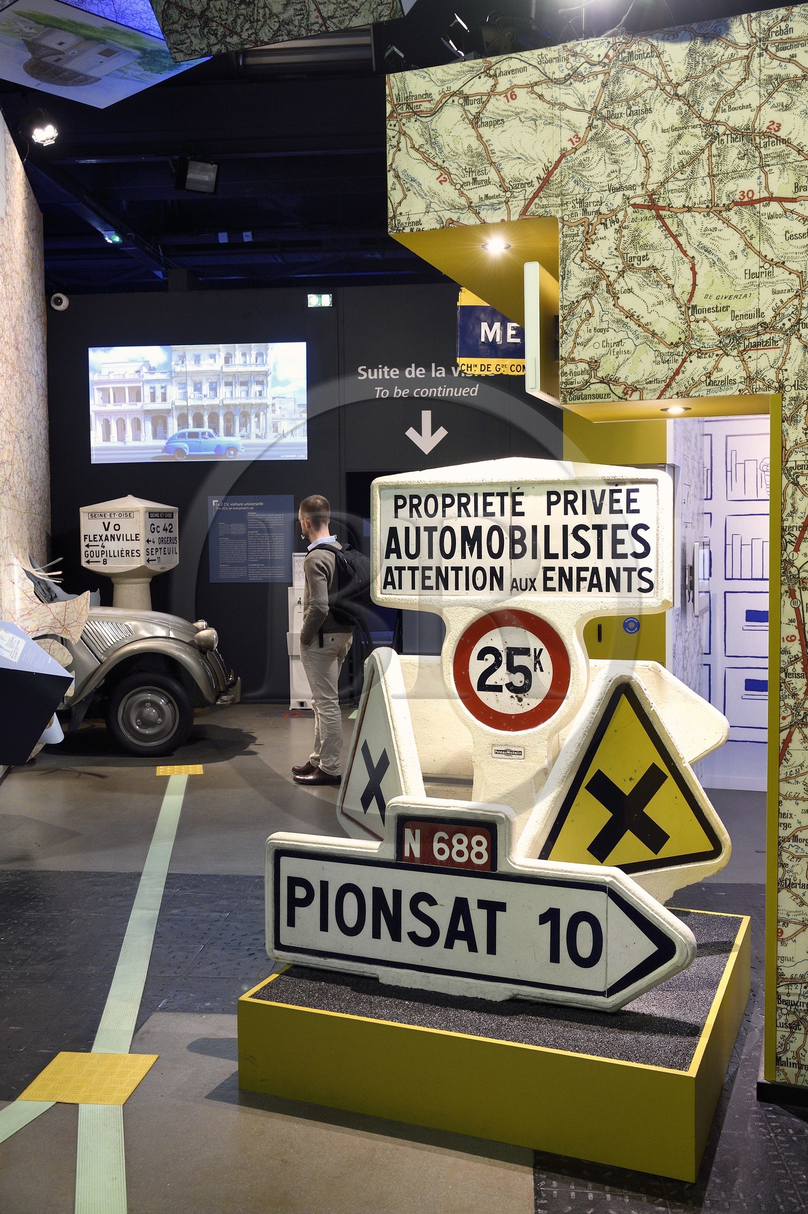 France, Puy-de-Dôme (63), Clermont-Ferrand, L'Aventure Michelin, musée retraçant toutes les activités du groupe Michelin, panneaux de signalisation qui ont jalonné toutes les routes de France et cartes géantes