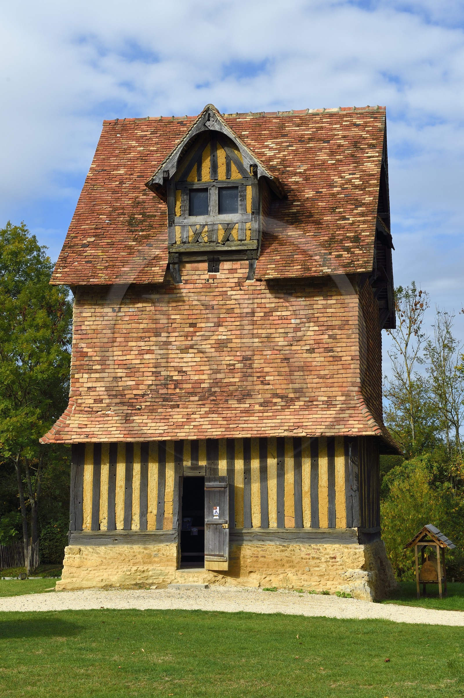 France, Calvados (14), Pays d'Auge, chateau de Crèvecœur-en-Auge et Fondation Musée Schlumberger, le colombier