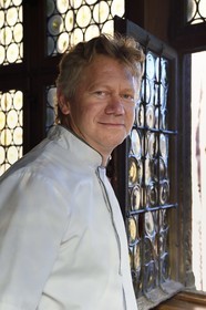 France, Bas-Rhin (67), Strasbourg, place de la cathédrale, le chef Hubert Lépine de la Maison Kammerzell