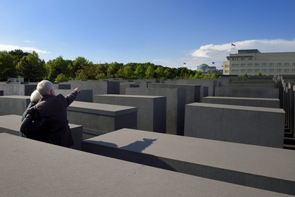 Germany, Berlin, Berlin-Mitte District, Holocaust Mahnmal, Memorial to the Murdered Jews of Europe by the architect Peter Eisenmann
