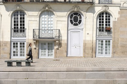 France, Loire-Atlantique (44), Nantes, maison d'armateur quai Turenne sur l'ancienne Ile Feydeau qui penche terriblement témoignant de la difficulté de construction sur le terrain marécageux