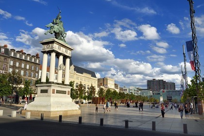 France, Puy-de-Dôme (63), Clermont-Ferrand, la place de Jaude et la statue de Vercingétorix du sculpteur Bartholdi