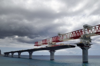 France, Ile de la Reunion, La Possession, chantier de la Nouvelle Route du Littoral (NRL), viaduc maritime long de 5,4 km entre la capitale Saint-Denis et le principal port de commerce à l’Ouest