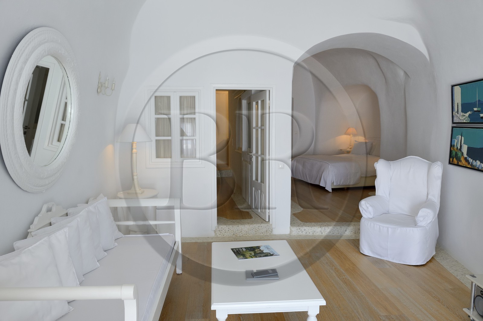 Grèce, Les Cyclades, mer Égée, île de Santorin (Thira ou Théra), village de Oia, l'hôtel Relais & Châteaux Kirini Suites & Spa, une suite