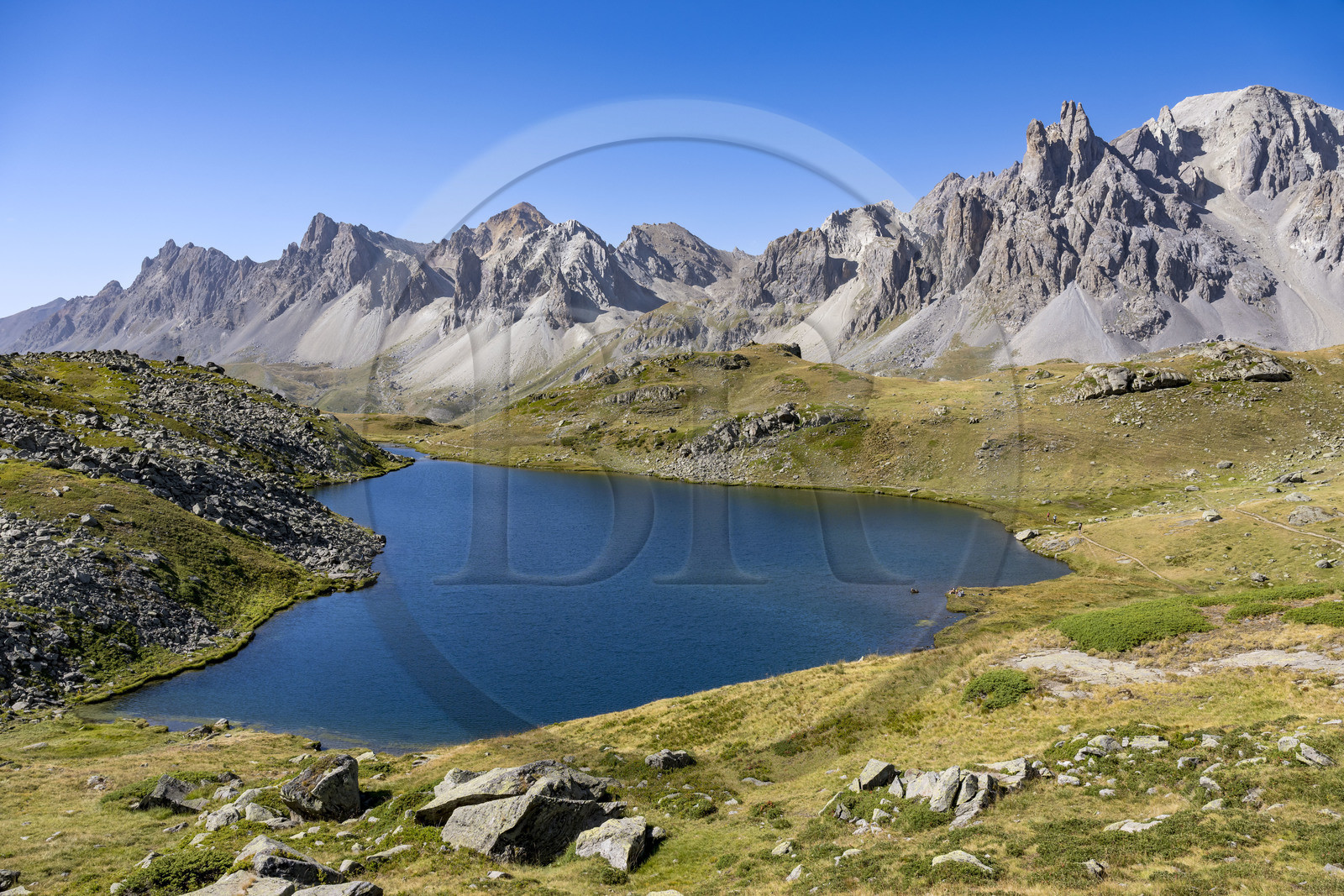 France, Hautes Alpes (05), le Briançonnais, Névache, haute vallée de la Clarée, le lac Long à une altitude de 2387m, le massif des Cerces en arrière-plan France, Hautes Alpes (05), le Briançonnais, Névache, haute vallée de la Clarée, le lac Long à une altitude de 2387m, le massif des Cerces en arrière-plan
