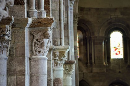 France, Haute-Loire (43), Brioude, la Basilique Saint-Julien de Brioude de style roman auvergnat, chapiteaux sculptés ornés de motifs, Triton