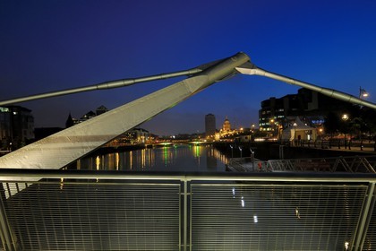 Irlande, Comté de Dublin, Dublin, Sean O'Casey Bridge, par les architectes Brian O'Halloran & Associates, sur la River Liffey