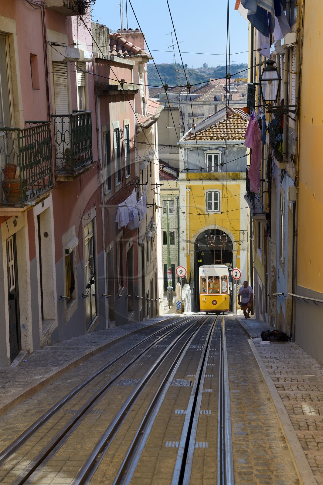 Portugal, Lisbonne, quartier du Bairro Alto, le funiculaire de Bica, reliant le quartier de Bairro alto aux rives du Tage