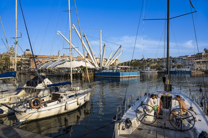Italy, Liguria, Genoa, the Porto Antico (Old Port) and the Bigo panoramic lift designed by Renzo Piano