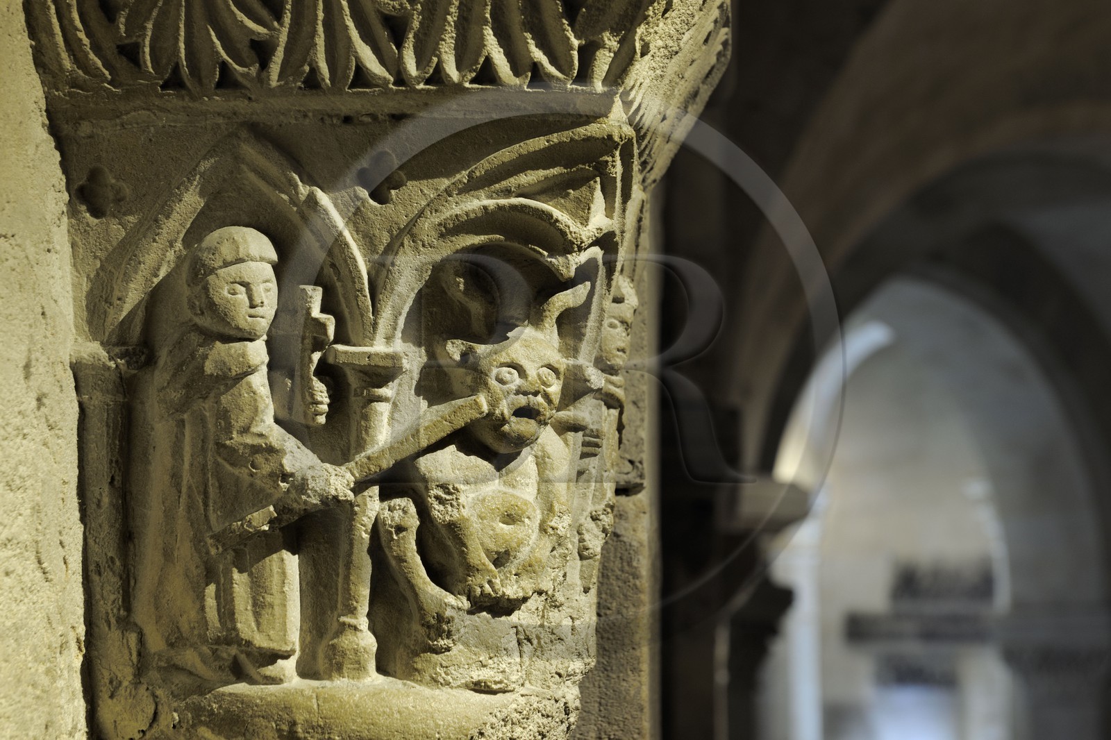 France, Seine-Saint-Denis (93), Saint-Denis, la basilique de Saint-Denis, la crypte, chapiteau d'une colonne romane
