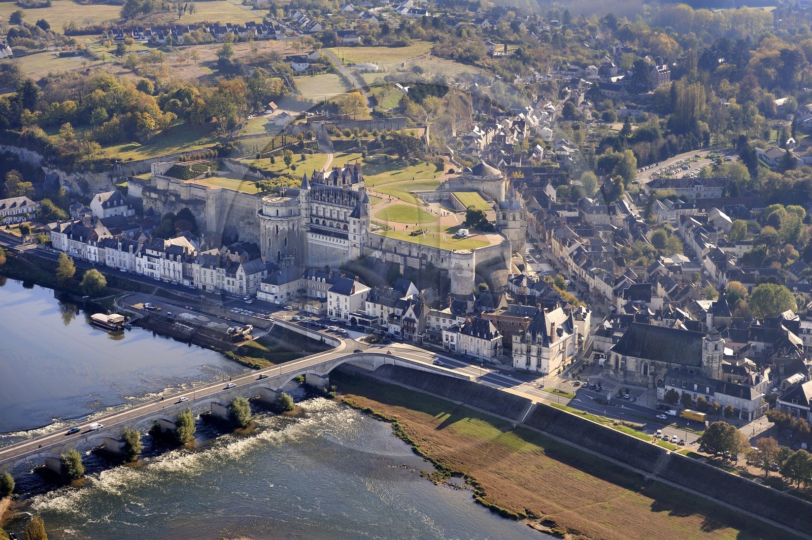 France, Indre et Loire (37), Vallée de la Loire classée Patrimoine mondial de l'UNESCO, château d'Amboise (vue aérienne)