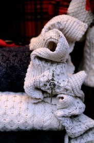 United Kingdom, Scotland, Edinburgh, old town, Lawn street, shop of tartans and Scottish woollen garments