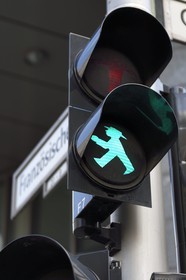 Allemagne, Berlin, Ampelmann, les bonhommes rouges et verts des feux pour piétons de l'ex-RDA